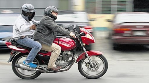 Una mujer policía mató a un motochorro que intentó asaltarla
