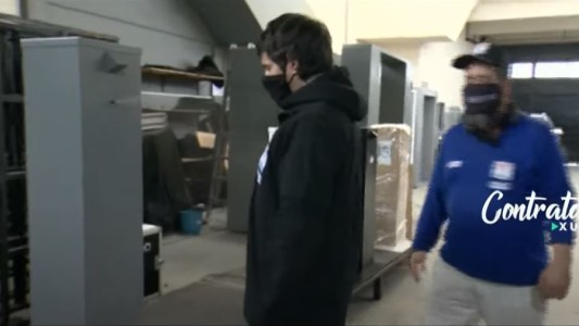 Contratado por un día: Roberto Funes Ugarte fabrica una cabina sanitizante