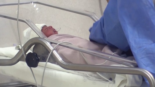 El misterio de los trillizos que nacieron prematuros con coronavirus