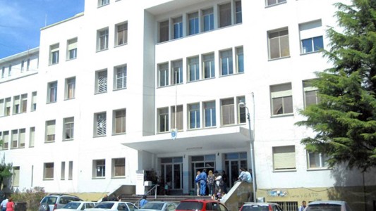 Denuncian que están dejando morir a su papá: "No se puede estar del olor a podrido que emana de su pierna"