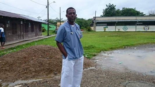 Héroe sin capa: un médico le debían 7 meses de sueldo, siguió trabajando y murió de coronavirus