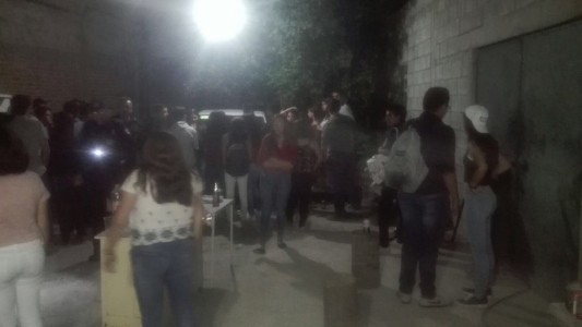 Fiesta clandestina en un taller mecánico: 51 detenidos