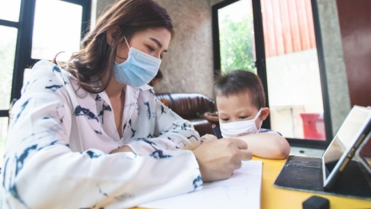 Prorrogan la licencia laboral para madres y padres