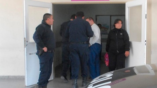 Murió un bebé de 8 meses al caer en un pozo con fuego