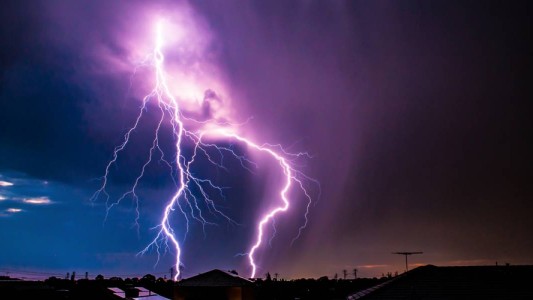 Murieron 83 personas impactadas por rayos durante una tormenta