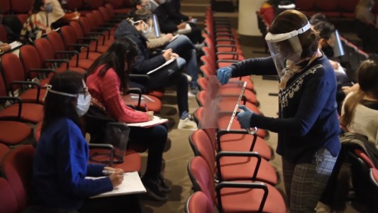 Los futuros médicos rosarinos dieron el primer examen final presencial