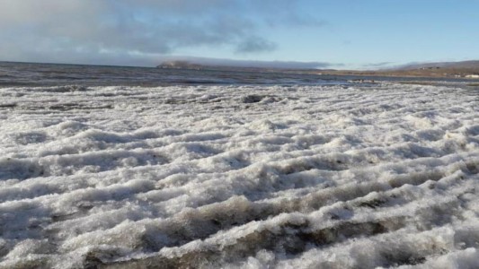 Frío intenso: olas congeladas en El Calafate