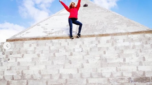Tienen la pirámide de Guiza en su patio