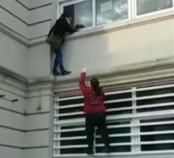 Antiprotocolo: quiso entrar por la ventana del hospital para visitar a un paciente con coronavirus