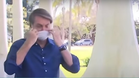 Periodistas brasileños demandarán a Bolsonaro por sacarse el barbijo al confirmar que tiene coronavirus