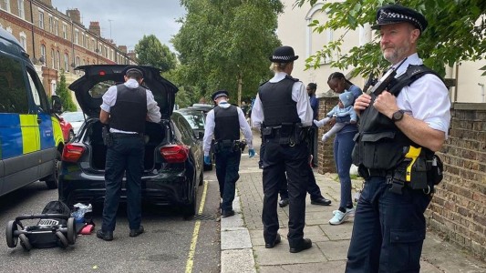 "Ven que circulamos en un auto lindo y piensan fue robado": Policía británica pidió disculpas a una atleta