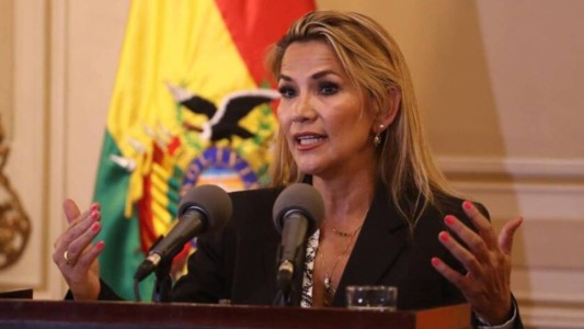 Jeanine Áñez, la presidenta interina de Bolivia, tiene coronavirus