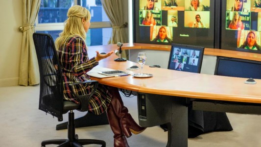 La Primera Dama realizó encuentro virtual con maestros de diferentes provincias
