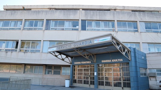 Apuñalaron a una chica de 15 años mientras se duchaba: investigan un intento de violación