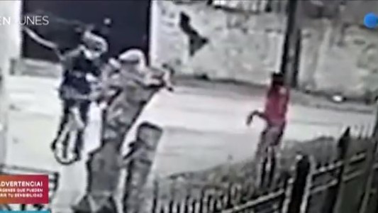 Video: un ladrón golpeó y le robó a una nena de 13 años que iba a comprar el pan