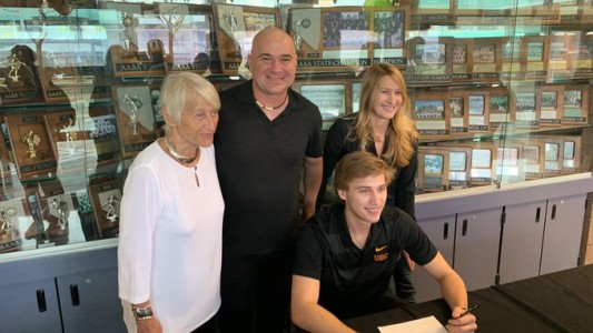 Futura estrella: el hijo de Andre Agassi y Steffi Graf, con brillo propio