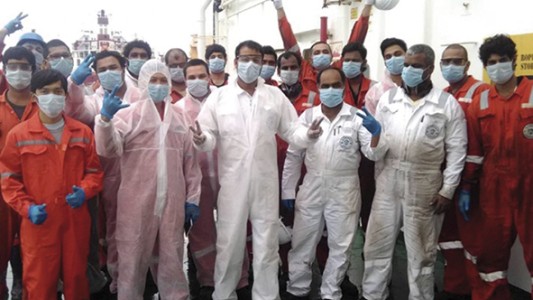 La interminable reclusión en el mar de los marineros por el coronavirus en todo el mundo