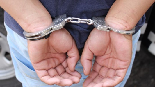 Detuvieron a un Policía tras matar a un ladrón que lo asaltó con un arma de juguete