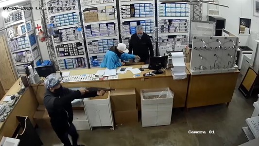 Violento asalto a una fábrica de aberturas en Rosario
