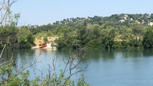 Hallaron el cadáver de una nena al lado de un río: su padre confesó el crimen