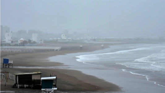 17 familias evacuadas por la intensa lluvia en Mar del Plata
