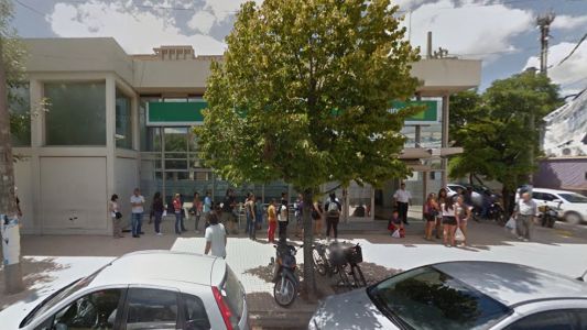 Disfrazados de payasos, robaron un banco y escaparon con un millonario botín