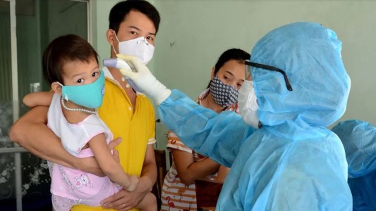Anuncian un brote de un nuevo tipo de coronavirus más contagioso en Vietnam