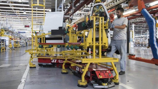 Oficializan la prohibición de despidos y suspensiones por 60 días en todo el país