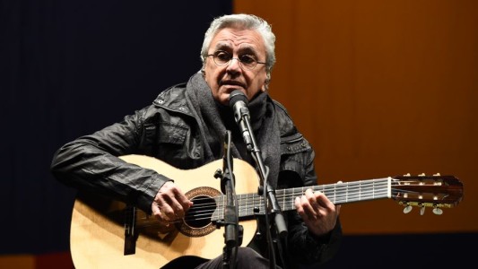 Caetano Veloso pasó más de 50 días en prisión en 1968: documental será exhibido en Venecia