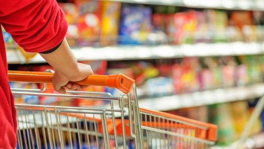 Una familia tipo necesita $12.489 para adquirir la canasta básica