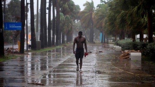 Trump declaró emergencia por el huracán Isaías que amenaza Las Bahamas y Florida