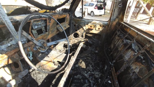 Le quemaron la camioneta a un bombero porque decían que tenía coronavirus: su test dio negativo