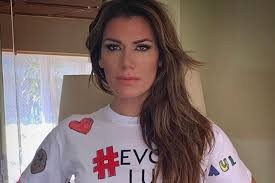 Flor de la V habló de su posible acercamiento a la política