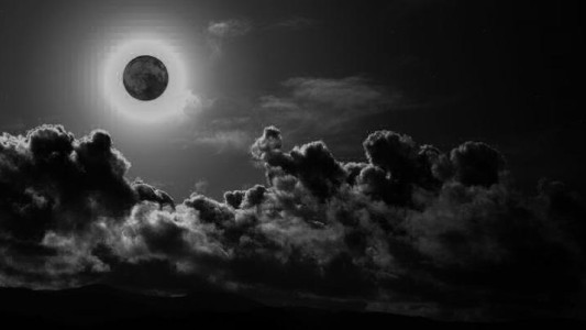 Este viernes habrá "luna negra" y algunos temen que llegue el fin del mundo