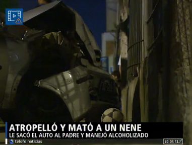 Le sacó el auto a su padre, atropelló y mató a un nene