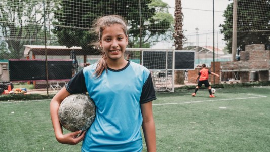 Revolución: Una futbolista neerlandesa fue autorizada a jugar en equipo de varones