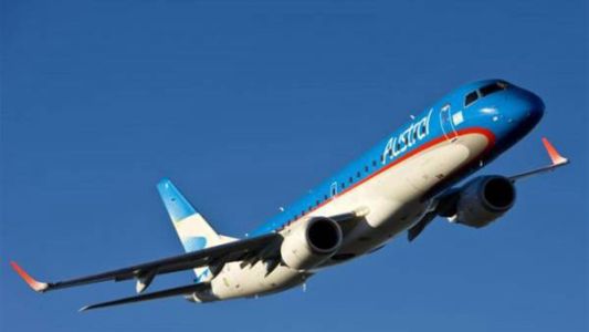 Avión de Austral tuvo que regresar al aeropuerto por un pájaro en una turbina