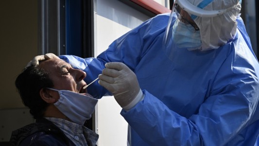 Coronavirus: asintomáticos tienen tanto virus como los sintomáticos, según nuevo estudio