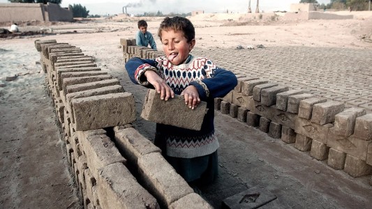 Trabajo infantil: reglamentan trámite de autorización para chicos de entre 14 y 16 años