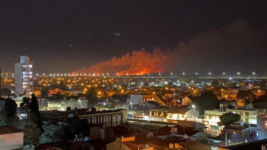 Así se vio el incendio en la costa del río de la Plata entre Quilmes y Berazategui