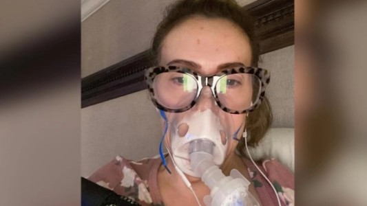 Tras luchar contra el Covid-19, la actriz Alyssa Milano está perdiendo el pelo