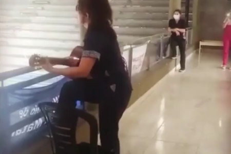 Adriana, la médica que le canta a cientos de pacientes en la Matanza