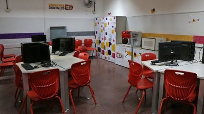 Presentan protocolo para que escuelas porteñas se conviertan en "espacios digitales"