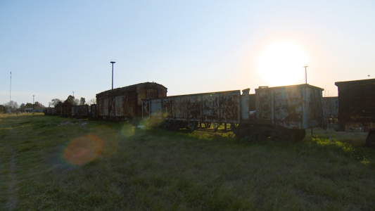 El país que espera: Las familias que viven en vagones en Avellaneda