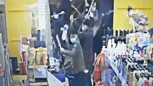 Mafia china: la policía allanó dos casas e incautó pistolas, escopetas y un fusil