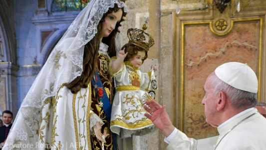 El papa Francisco prohíbe a jefes mafiosos usar la figura de la Virgen María