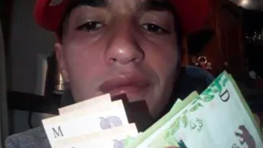 Denuncian que el asesino de la jubilada de José C. Paz se sacó fotos con los billetes robados