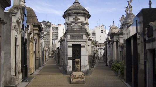 El lunes abren los cementerios de la Ciudad