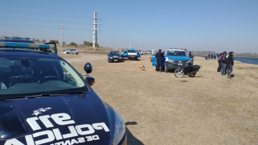 Tragedia: tres ahogados al caerse una camioneta en una cava en Colastiné