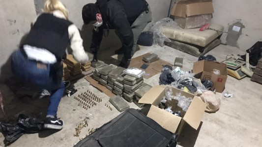 Descubren centro de acopio narco con un arsenal de proyectiles en el Barrio 21-24